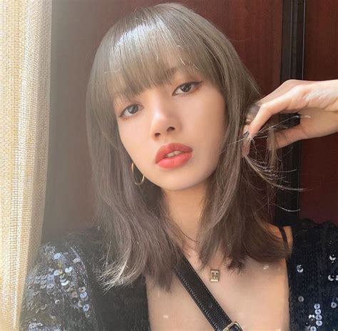 BLACKPINKs Lisa Shares Stunning Photos From Her。